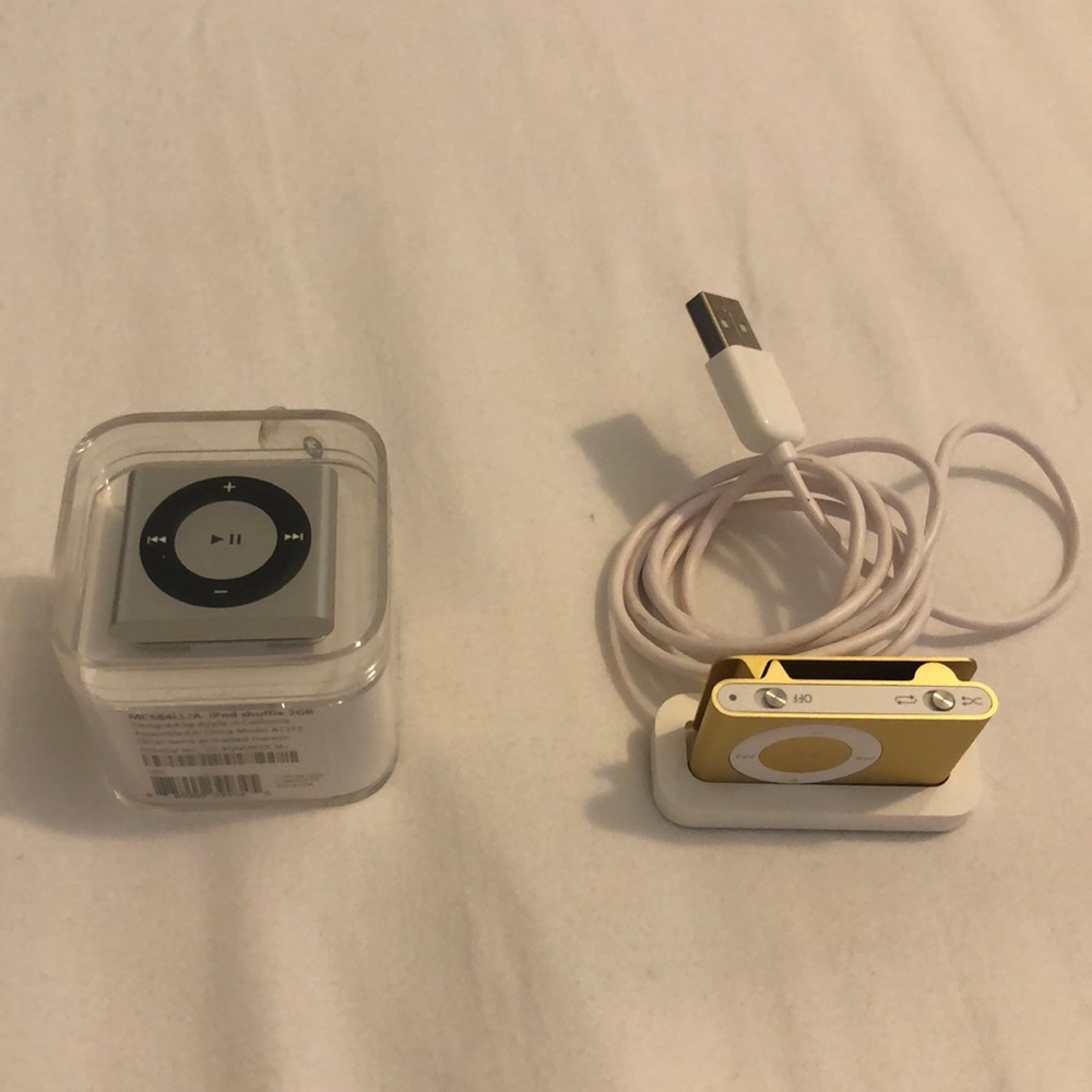 Two iPod nano shuffle silver gold